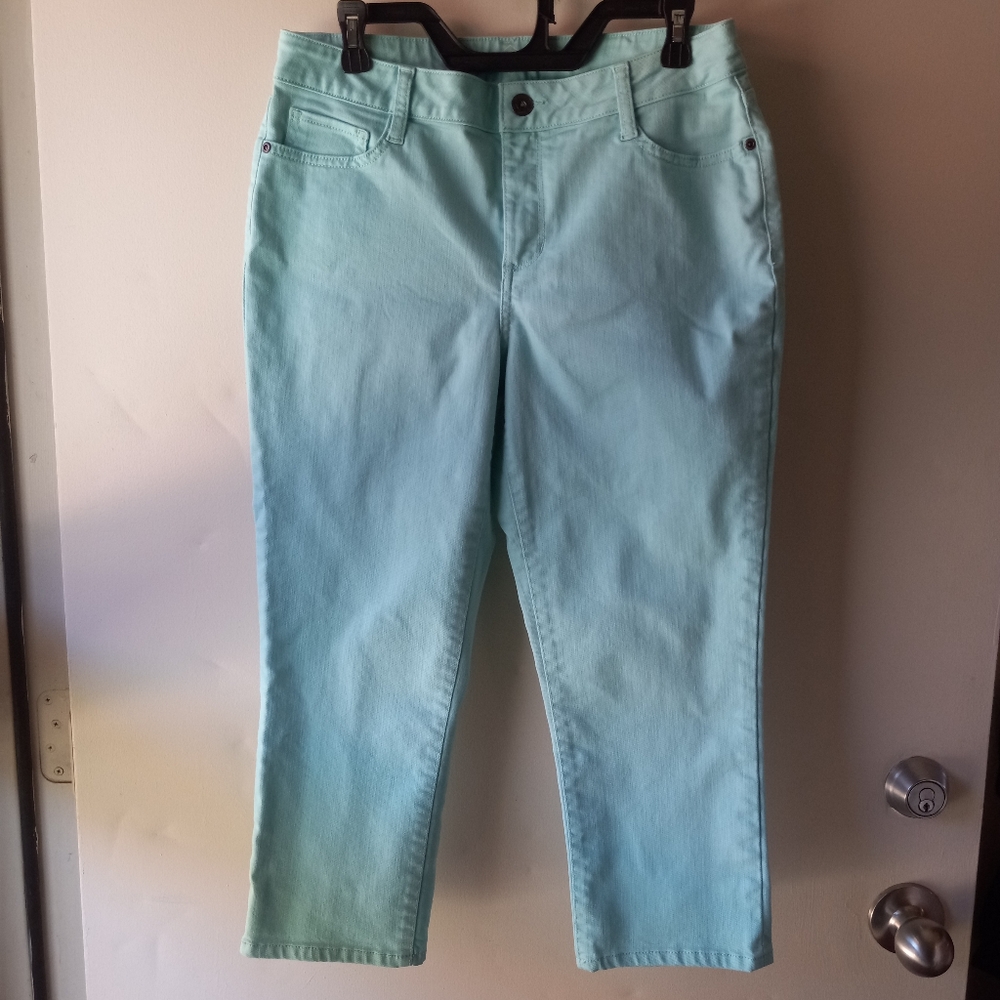 St. John's Bay Womens Size 14 Light Mint Green Casual Capris